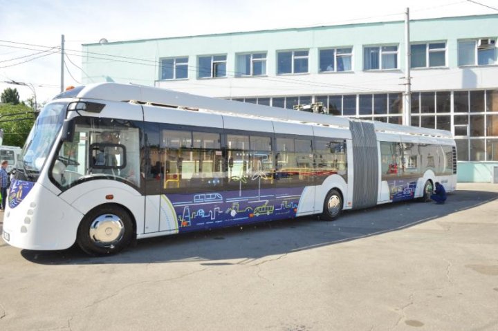 Autobuzul electric din Belarus a ajuns la Chişinău. Când îl vom putea testa (GALERIE FOTO)