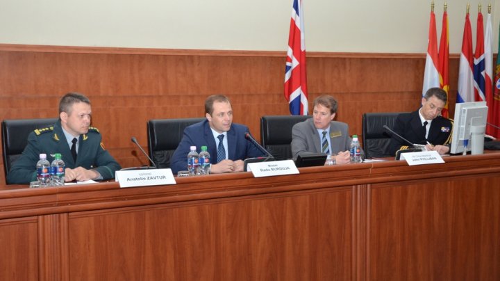 Un grup de studenţi ai Colegiului Regal pentru studii de Apărare din Marea Britanie, în vizită de studiu la Ministerul Apărării