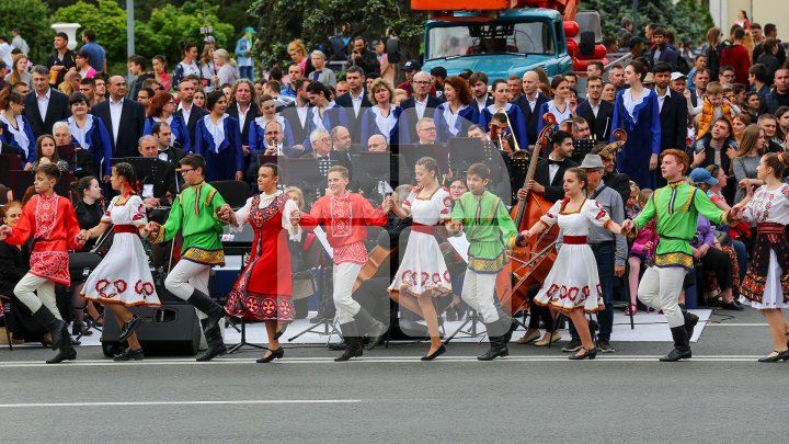 Peste 50.000 de oameni, prezenţi la CONCERTUL DE EXCEPŢIE în PMAN. Nikolai Baskov, Irina Rimes, Blue au făcut spectacol (FOTO/VIDEO)