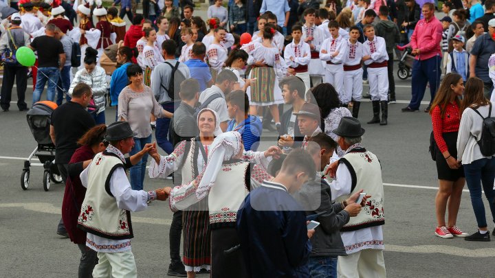 Peste 50.000 de oameni, prezenţi la CONCERTUL DE EXCEPŢIE în PMAN. Nikolai Baskov, Irina Rimes, Blue au făcut spectacol (FOTO/VIDEO)