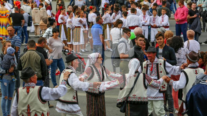 Peste 50.000 de oameni, prezenţi la CONCERTUL DE EXCEPŢIE în PMAN. Nikolai Baskov, Irina Rimes, Blue au făcut spectacol (FOTO/VIDEO)