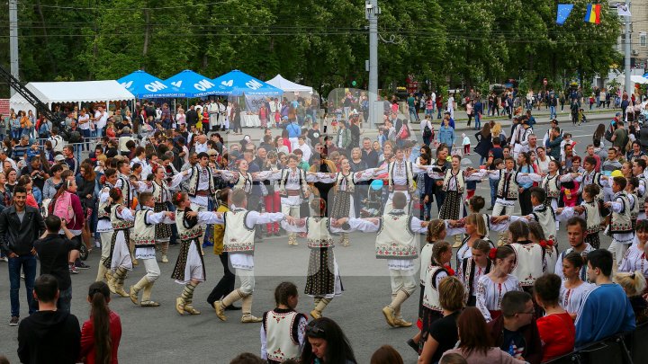 Peste 50.000 de oameni, prezenţi la CONCERTUL DE EXCEPŢIE în PMAN. Nikolai Baskov, Irina Rimes, Blue au făcut spectacol (FOTO/VIDEO)