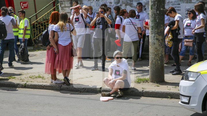 Marşul LGBT, din nou CONTESTAT de enoriaşi: Noi suntem o ţară ortodoxă, RUŞINE, RUŞINE (FOTOREPORT)