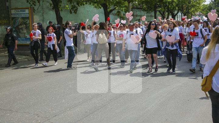 Marşul LGBT, din nou CONTESTAT de enoriaşi: Noi suntem o ţară ortodoxă, RUŞINE, RUŞINE (FOTOREPORT)