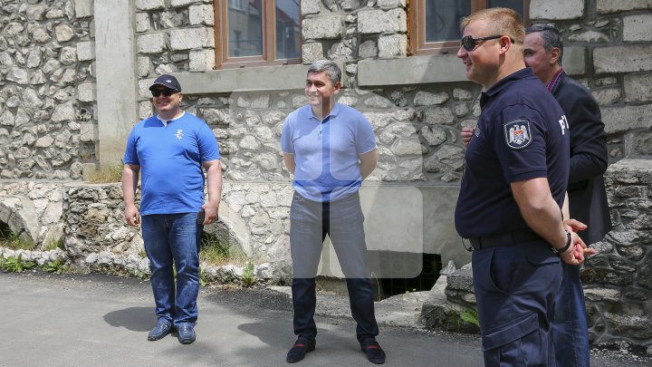 Marşul LGBT, din nou CONTESTAT de enoriaşi: Noi suntem o ţară ortodoxă, RUŞINE, RUŞINE (FOTOREPORT)