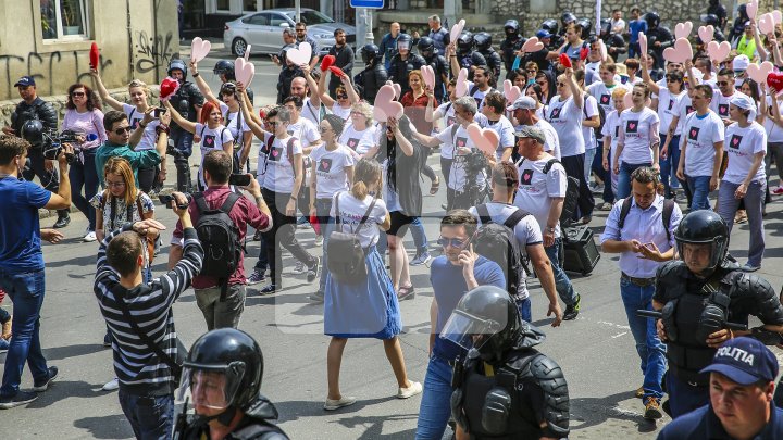 Fără Frică de iubire. Astăzi la Chişinău SE DESFĂŞOARĂ marşul LGBT (GALERIE FOTO/VIDEO)