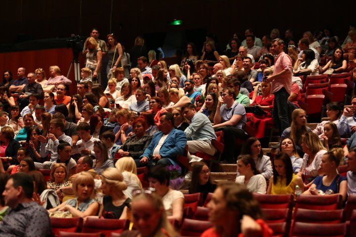 Interpreta rusă, ELKA a susţinut un CONCERT EXTRAVAGANT la Chișinău (FOTOREPORT)