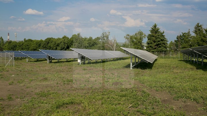 A fost inaugurat cel mai mare parc solar din Moldova. Pentru câte familii pot genera energie aceste instalații (FOTOREPORT)