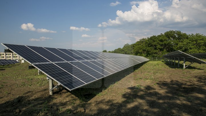 A fost inaugurat cel mai mare parc solar din Moldova. Pentru câte familii pot genera energie aceste instalații (FOTOREPORT)