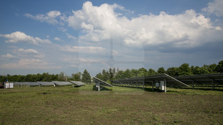 A fost inaugurat cel mai mare parc solar din Moldova. Pentru câte familii pot genera energie aceste instalații (FOTOREPORT)