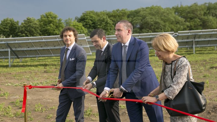 A fost inaugurat cel mai mare parc solar din Moldova. Pentru câte familii pot genera energie aceste instalații (FOTOREPORT)