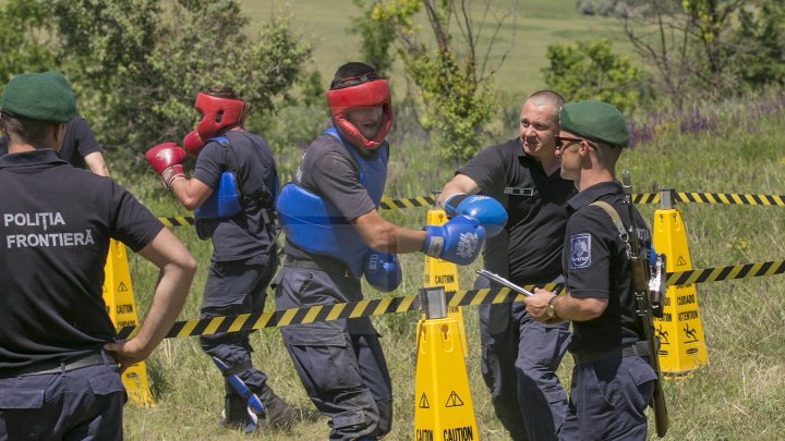 Cei mai bravi poliţişti de frontieră au primit astăzi BERETA DE ONOARE (FOTOREPORT)