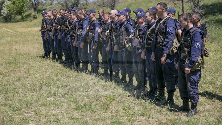 Cei mai bravi poliţişti de frontieră au primit astăzi BERETA DE ONOARE (FOTOREPORT)