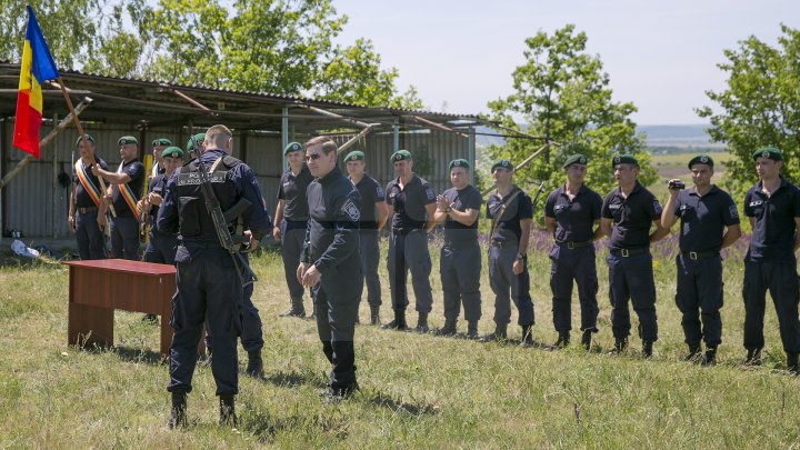 Cei mai bravi poliţişti de frontieră au primit astăzi BERETA DE ONOARE (FOTOREPORT)