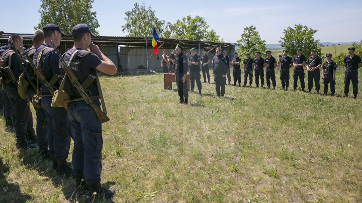 Cei mai bravi poliţişti de frontieră au primit astăzi BERETA DE ONOARE (FOTOREPORT)