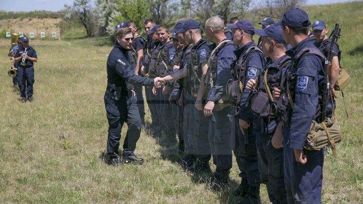 Cei mai bravi poliţişti de frontieră au primit astăzi BERETA DE ONOARE (FOTOREPORT)