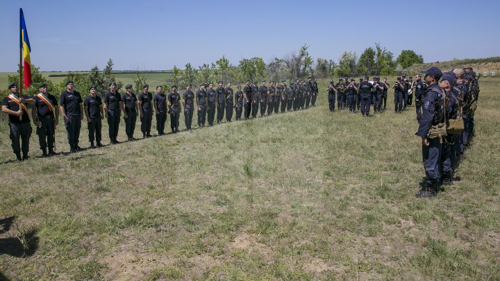 Cei mai bravi poliţişti de frontieră au primit astăzi BERETA DE ONOARE (FOTOREPORT)