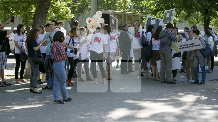 PENTRU LIBERTATEA PRESEI! Mai mulți jurnaliști și reprezentanți ai ONG-urilor au mărșăluit cu ocazia Zilei Mondiale a Libertăţii Presei