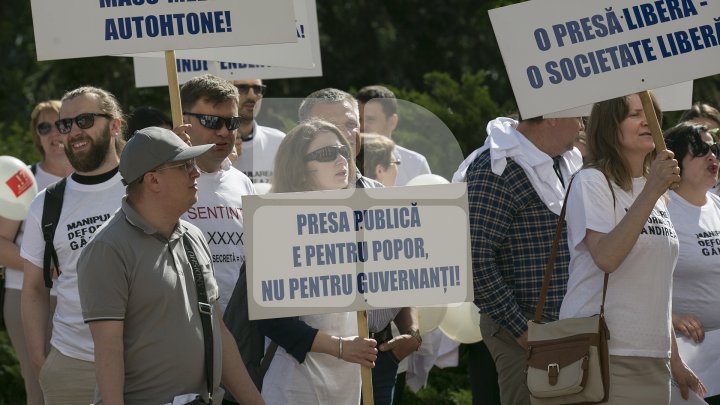 PENTRU LIBERTATEA PRESEI! Mai mulți jurnaliști și reprezentanți ai ONG-urilor au mărșăluit cu ocazia Zilei Mondiale a Libertăţii Presei