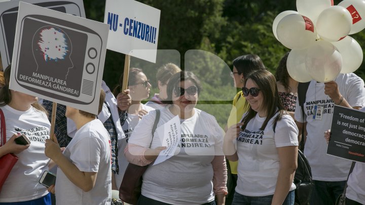 PENTRU LIBERTATEA PRESEI! Mai mulți jurnaliști și reprezentanți ai ONG-urilor au mărșăluit cu ocazia Zilei Mondiale a Libertăţii Presei