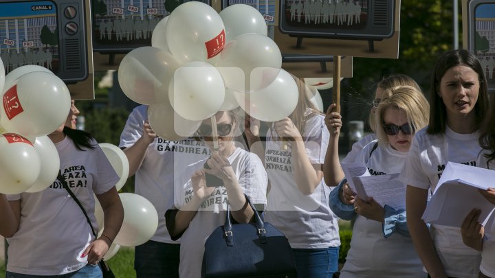 PENTRU LIBERTATEA PRESEI! Mai mulți jurnaliști și reprezentanți ai ONG-urilor au mărșăluit cu ocazia Zilei Mondiale a Libertăţii Presei