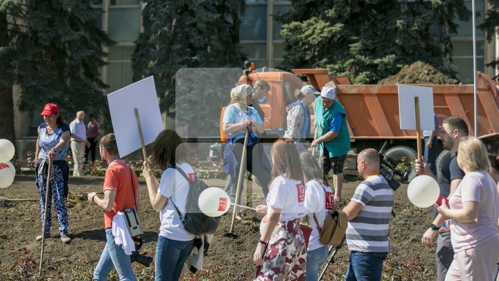 PENTRU LIBERTATEA PRESEI! Mai mulți jurnaliști și reprezentanți ai ONG-urilor au mărșăluit cu ocazia Zilei Mondiale a Libertăţii Presei