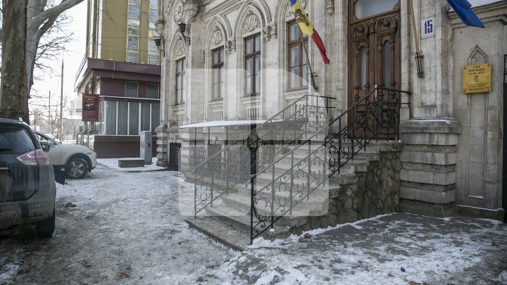 Năstase declară că va lupta cu mafia din Chișinău, dar înainte a avut grijă să preia ilegal clădirea în care își ține partidul