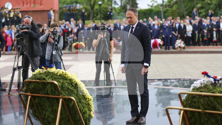 Andrian Candu de Ziua Victoriei şi a Europei: Ne dorim pace, ne dorim ca nici o mamă să nu verse lacrimi (FOTO)