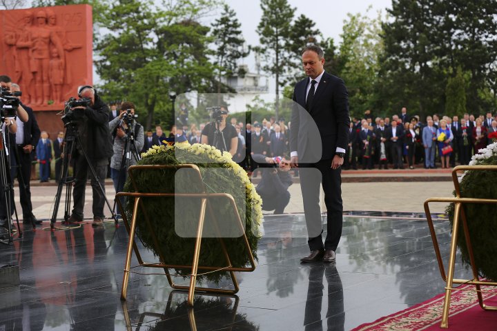 Andrian Candu de Ziua Victoriei şi a Europei: Ne dorim pace, ne dorim ca nici o mamă să nu verse lacrimi (FOTO)