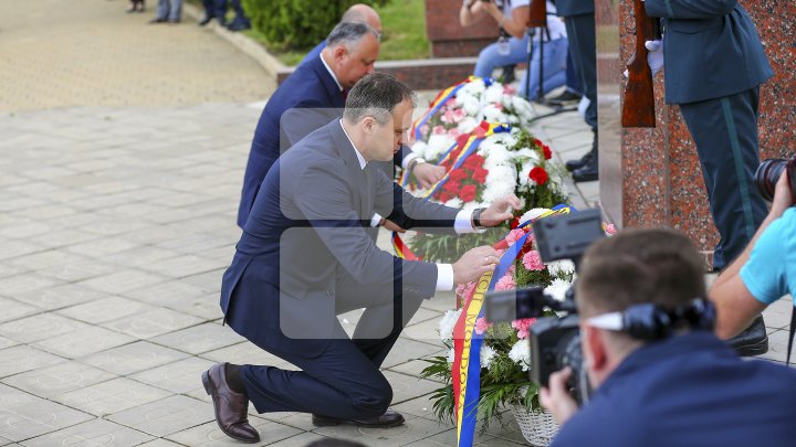 Andrian Candu de Ziua Victoriei şi a Europei: Ne dorim pace, ne dorim ca nici o mamă să nu verse lacrimi (FOTO)