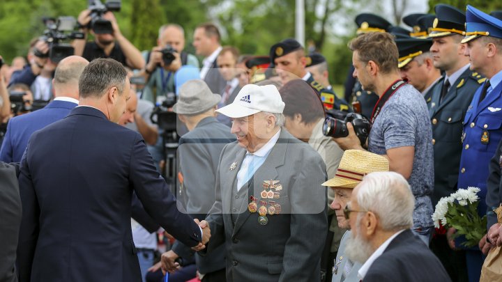 Andrian Candu de Ziua Victoriei şi a Europei: Ne dorim pace, ne dorim ca nici o mamă să nu verse lacrimi (FOTO)