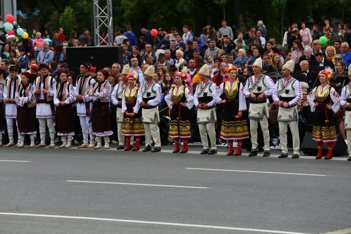 Spectacol de amploare de 9 mai la Chişinău (LIVE VIDEO)