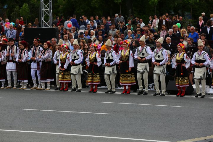 Spectacol de amploare de 9 mai la Chişinău (LIVE VIDEO)