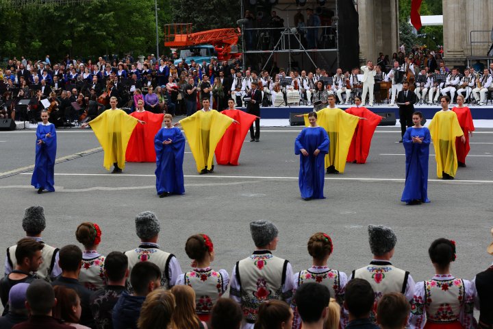 Spectacol de amploare de 9 mai la Chişinău (LIVE VIDEO)