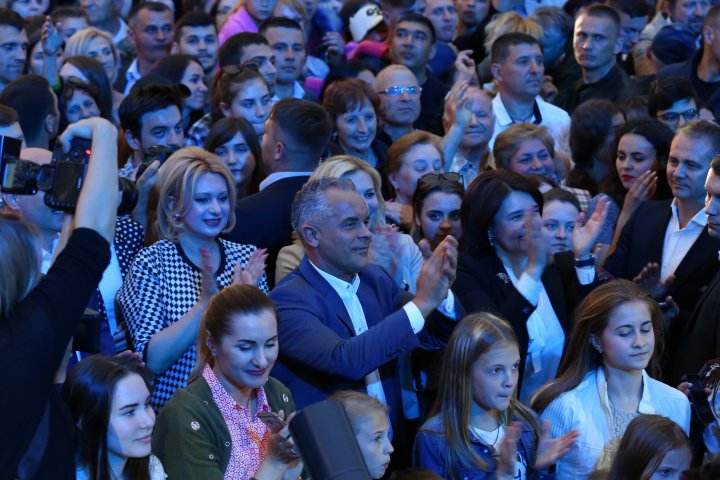 Vlad Plahotniuc, BAIE DE MULȚIME în timpul concertului din PMAN (VIDEO)