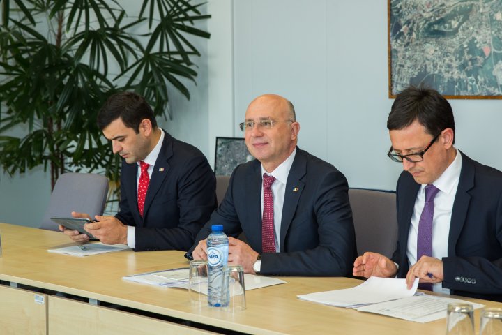 Reformele și cooperarea cu UE în domeniul economic, examinate de Pavel Filip și Pierre Moscovici