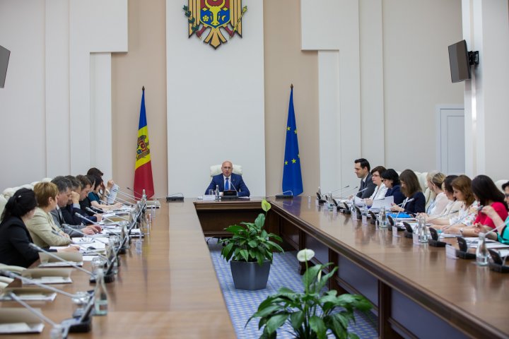 Pavel Filip: Vrem ca fiecare copil să crească într-un mediu sigur și în bunăstare