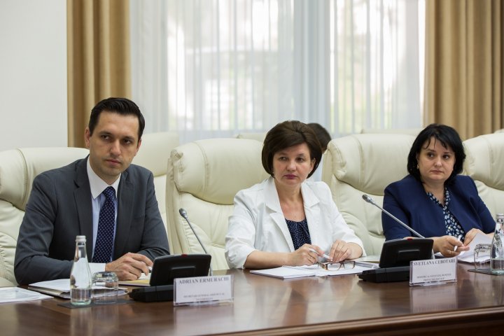 Pavel Filip: Vrem ca fiecare copil să crească într-un mediu sigur și în bunăstare