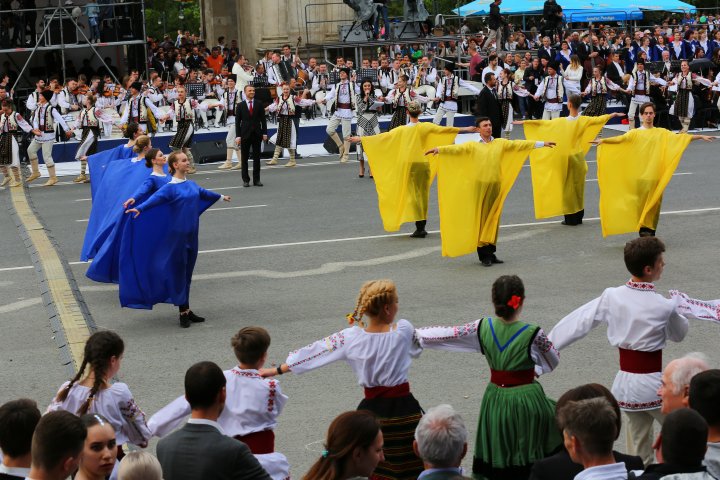 Spectacol de amploare de 9 mai la Chişinău (LIVE VIDEO)