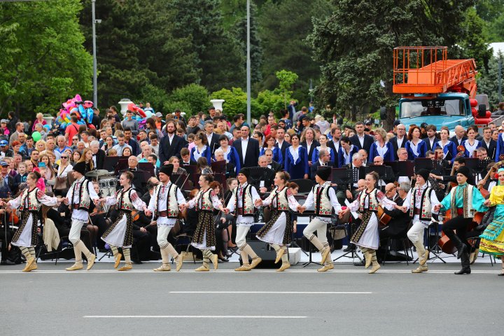 Spectacol de amploare de 9 mai la Chişinău (LIVE VIDEO)