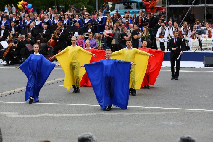 Spectacol de amploare de 9 mai la Chişinău (LIVE VIDEO)