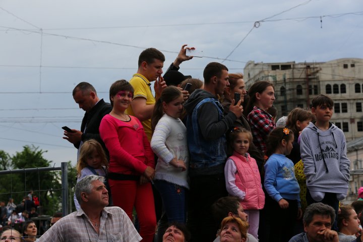 Spectacol de amploare de 9 mai la Chişinău (LIVE VIDEO)