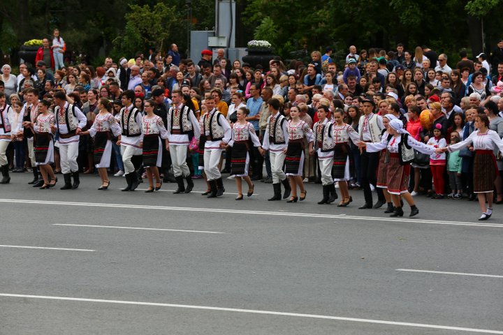 Spectacol de amploare de 9 mai la Chişinău (LIVE VIDEO)