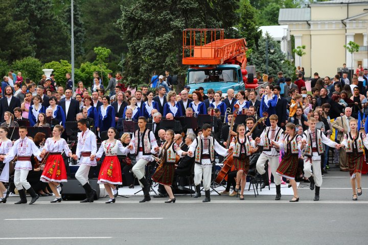 Spectacol de amploare de 9 mai la Chişinău (LIVE VIDEO)