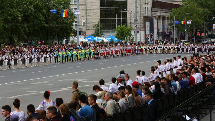 Spectacol de amploare de 9 mai la Chişinău (LIVE VIDEO)