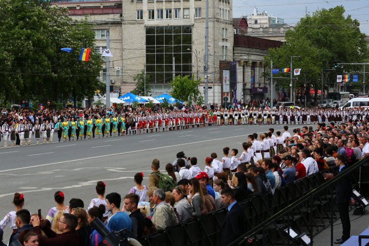 Spectacol de amploare de 9 mai la Chişinău (LIVE VIDEO)