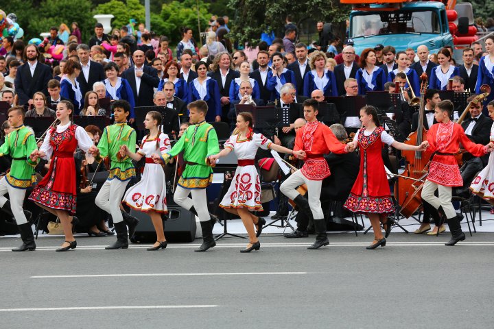 Spectacol de amploare de 9 mai la Chişinău (LIVE VIDEO)