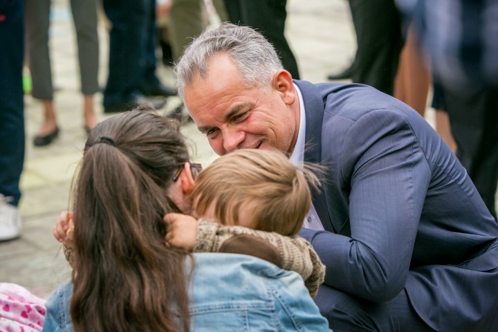 Vlad Plahotniuc la terciul ostăşesc alături de veterani în Scuarul Catedralei (FOTOREPORT)