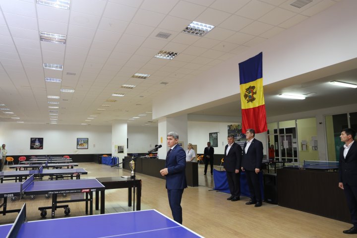 Peste 100 de veterani ai MAI și-au încercat puterile la tenis de masă (FOTO)