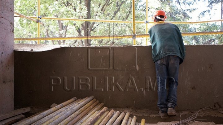 Lucrările de construcţie de pe strada Eugen Coca din Capitală, OPRITE de Primărie 